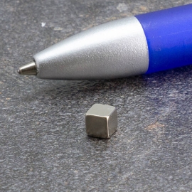 Cubo magnetico al neodimio, nichelato 4 x 4 x 4 mm