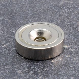 Magnete con base in acciaio con foro svasato da avvitare, al neodimio 25 mm | nichelato  | 19 kg