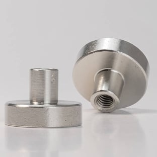 Magnete con base in acciaio con boccola filettata, al neodimio 
