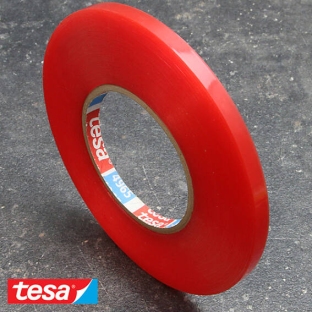 tesa 4965, nastro biadesivo di PET, adesivo acrilico molto forte, copertura di pellicola rossa 9 mm