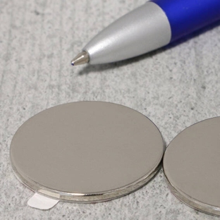Disco magnetico al neodimio, autoadesivo, 30 mm x 2 mm, N35 