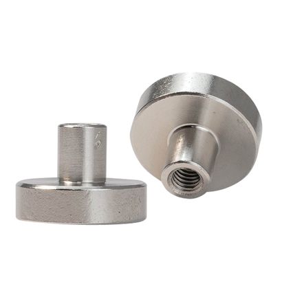 Magnete con base in acciaio con boccola filettata, al neodimio 