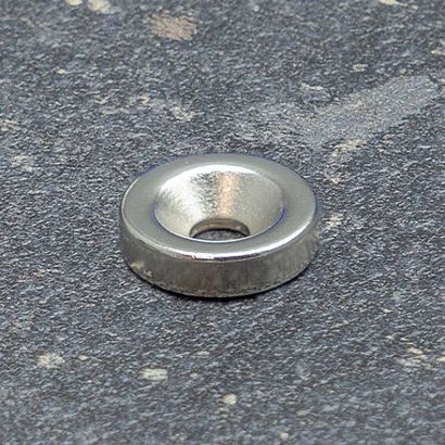 Disco magnetico al neodimio con foro svasato da avvitare 15 mm