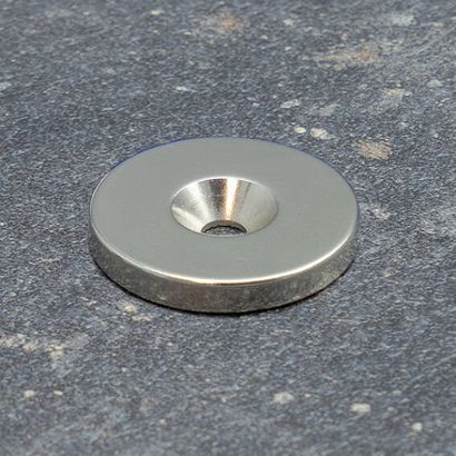 Disco magnetico al neodimio con foro svasato da avvitare 27 mm