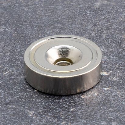 Magnete con base in acciaio con foro svasato da avvitare, al neodimio 25 mm | nichelato  | 19 kg